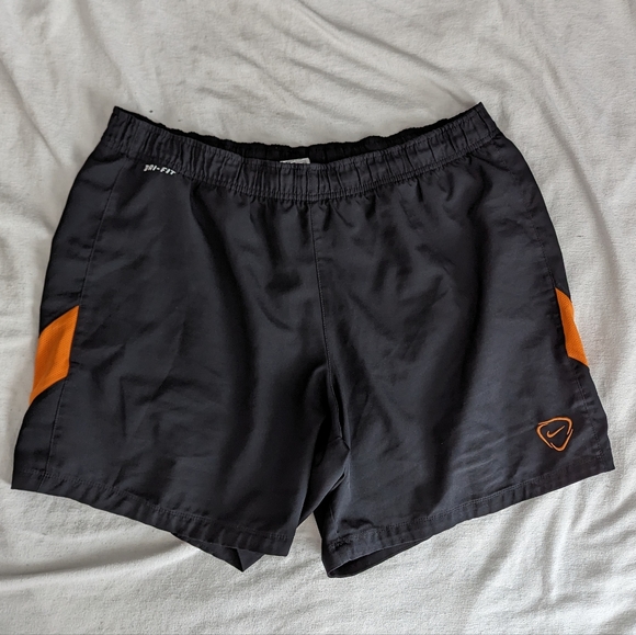 Nike athletic short size XXL 2X black and orange - Picture 1 of 2